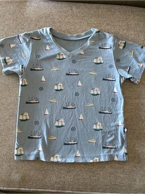 Kyte BABY Sailboat V-Neck Tee - 3T (Bamboo)